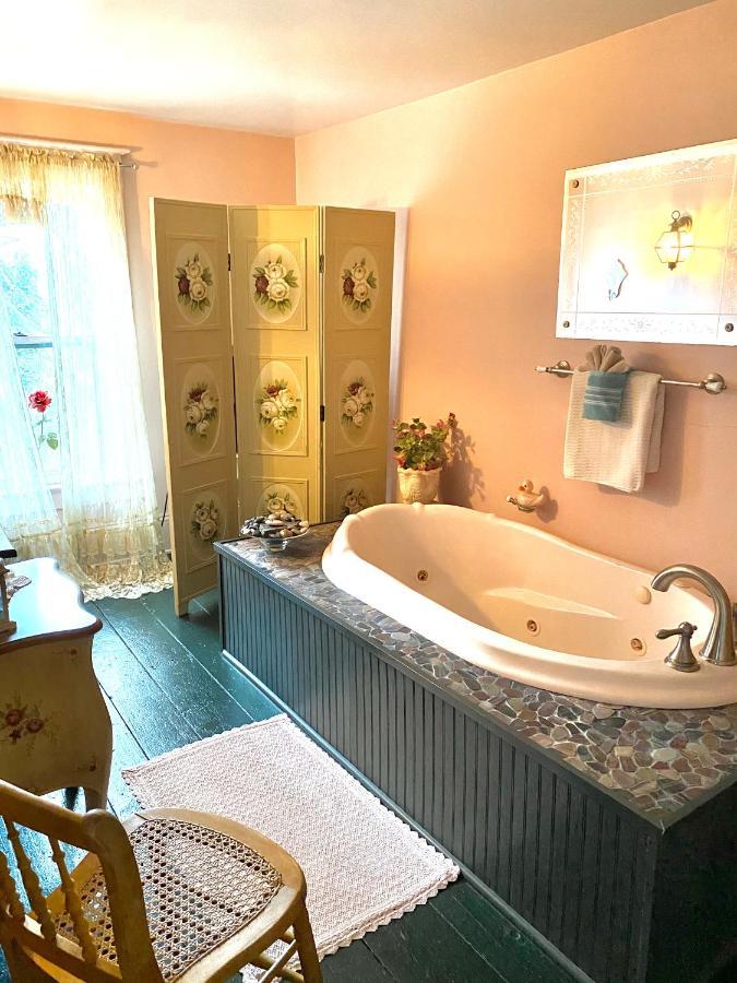 The Bella Ella Bed And Breakfast Canandaigua Extérieur photo